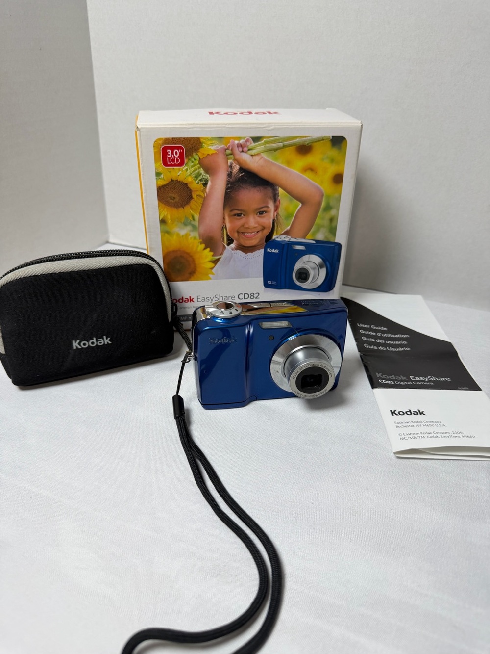 Kodak EasyShare CD82 Blue Digital Camera 12MP 32-96mm Zoom
